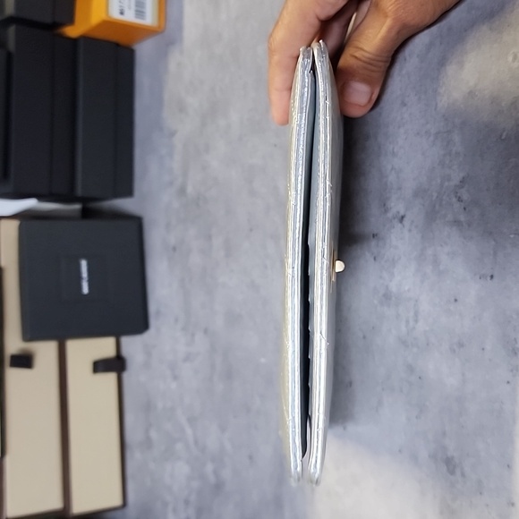 Authentic Chanel wallet - Picture 8 of 17